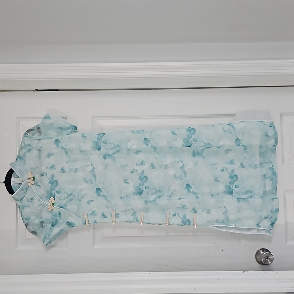 NEW. CHINESE DRESSES (QIPAO) SIZE MEDIUM